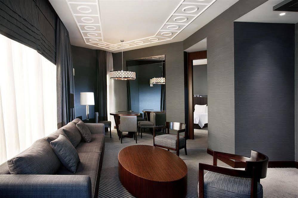 Sheraton Batumi Hotel Kültér fotó A suite at the hotel