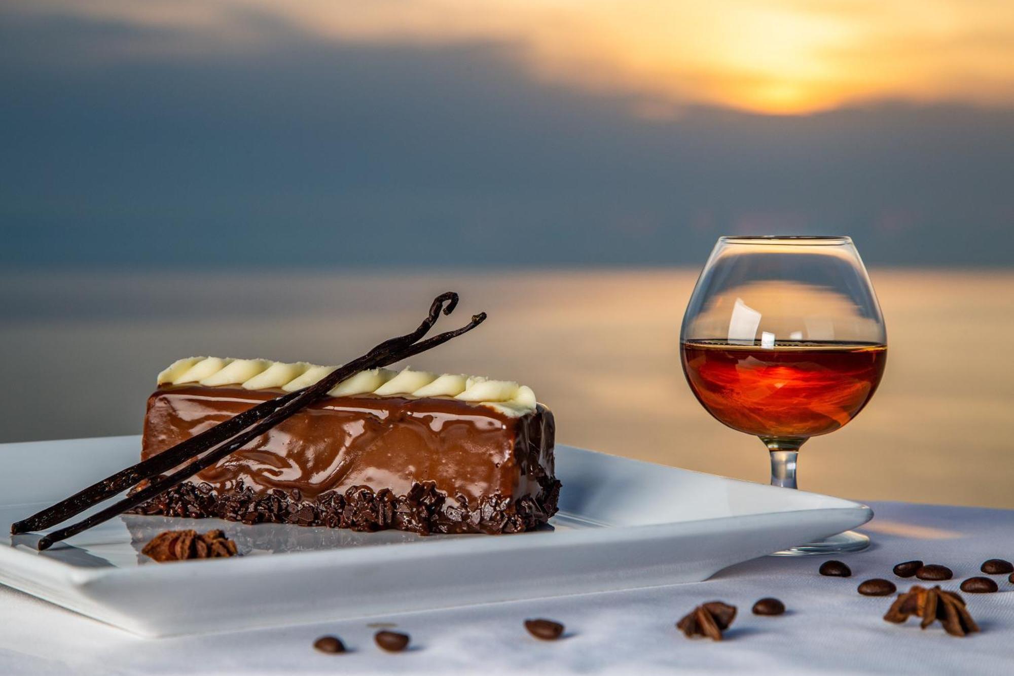 Sheraton Batumi Hotel Kültér fotó A glass of brandy