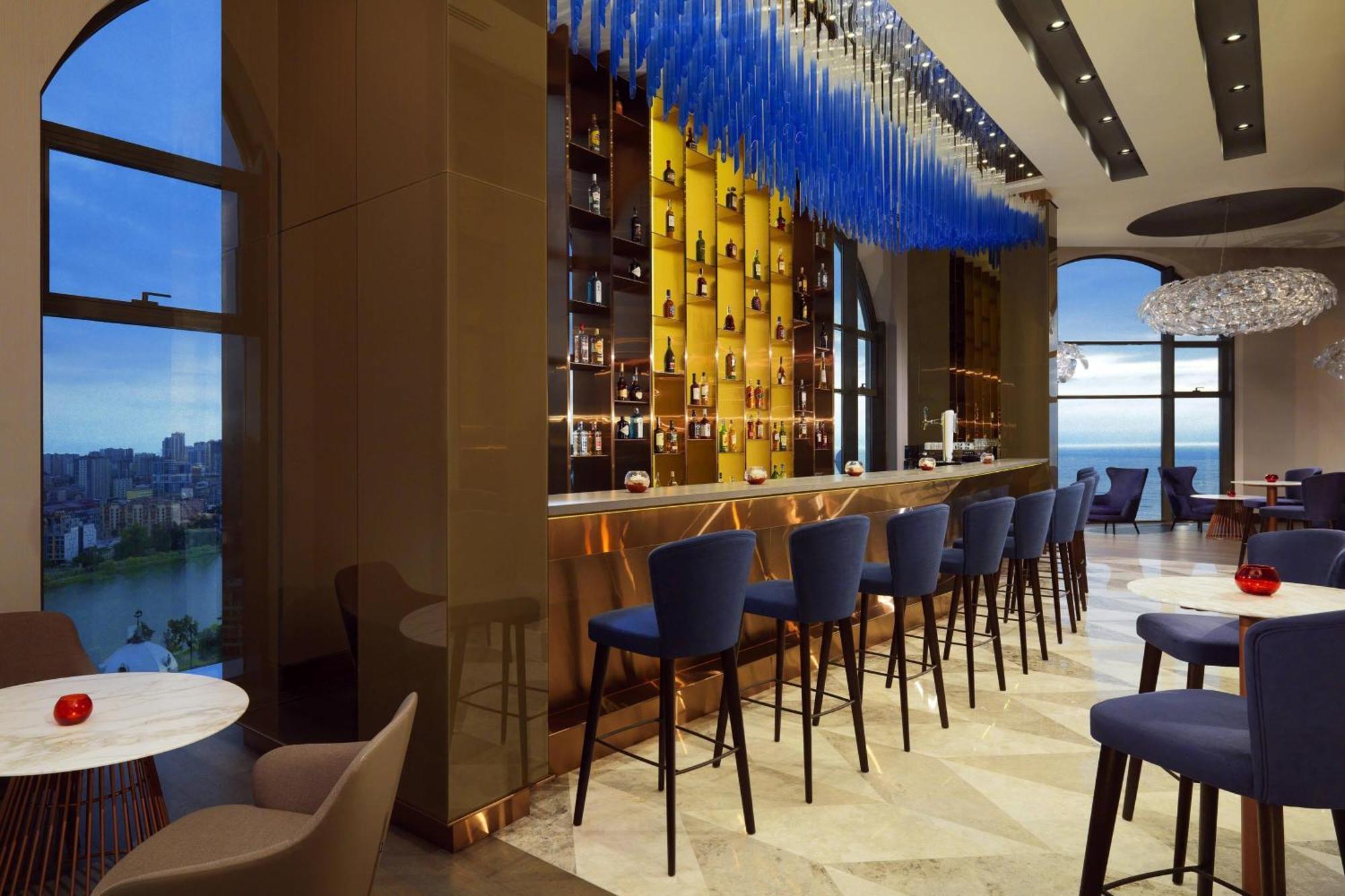 Sheraton Batumi Hotel Kültér fotó The bar at the 360° Sky Lounge