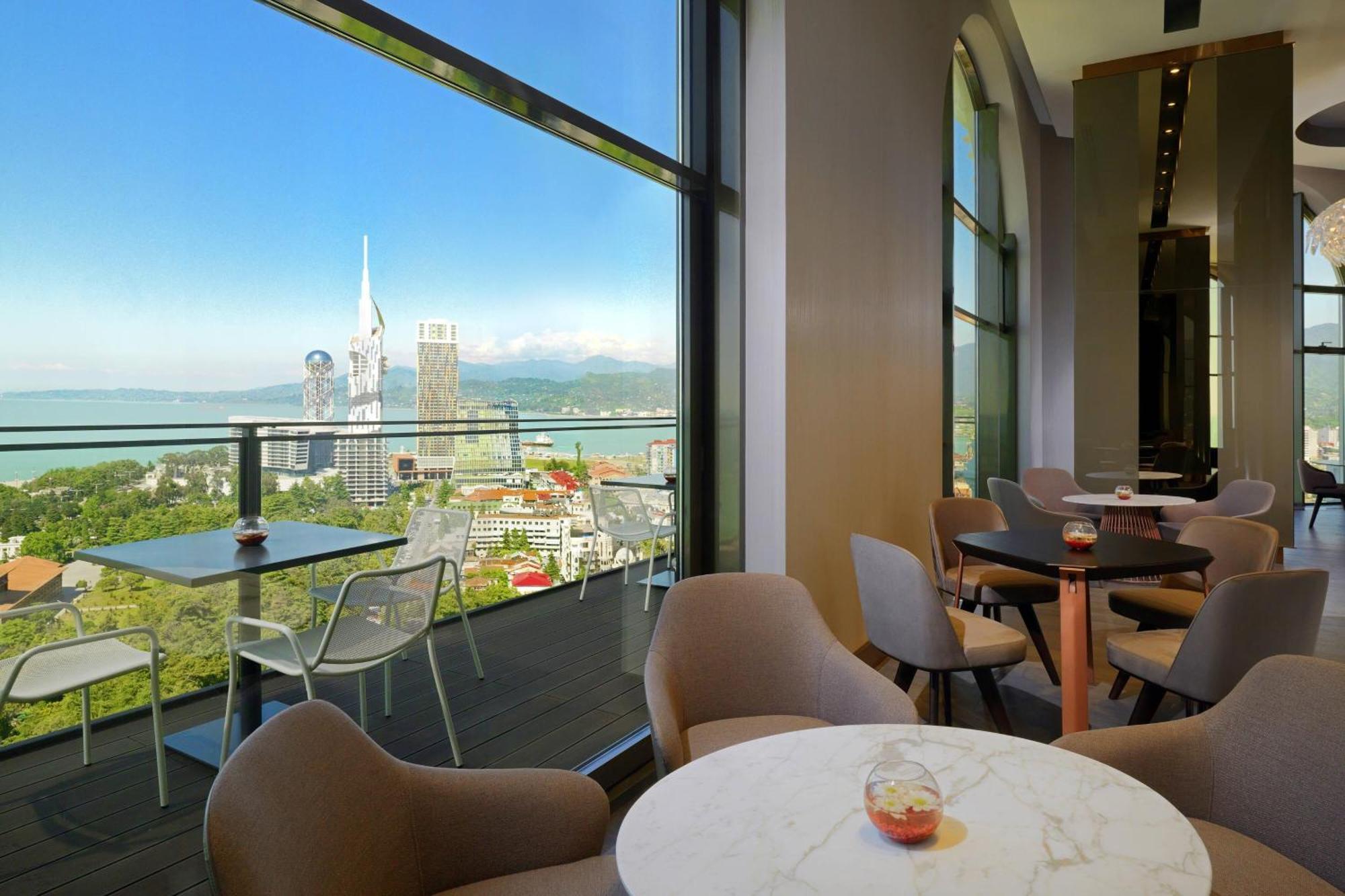 Sheraton Batumi Hotel Kültér fotó View from the Sky Bar