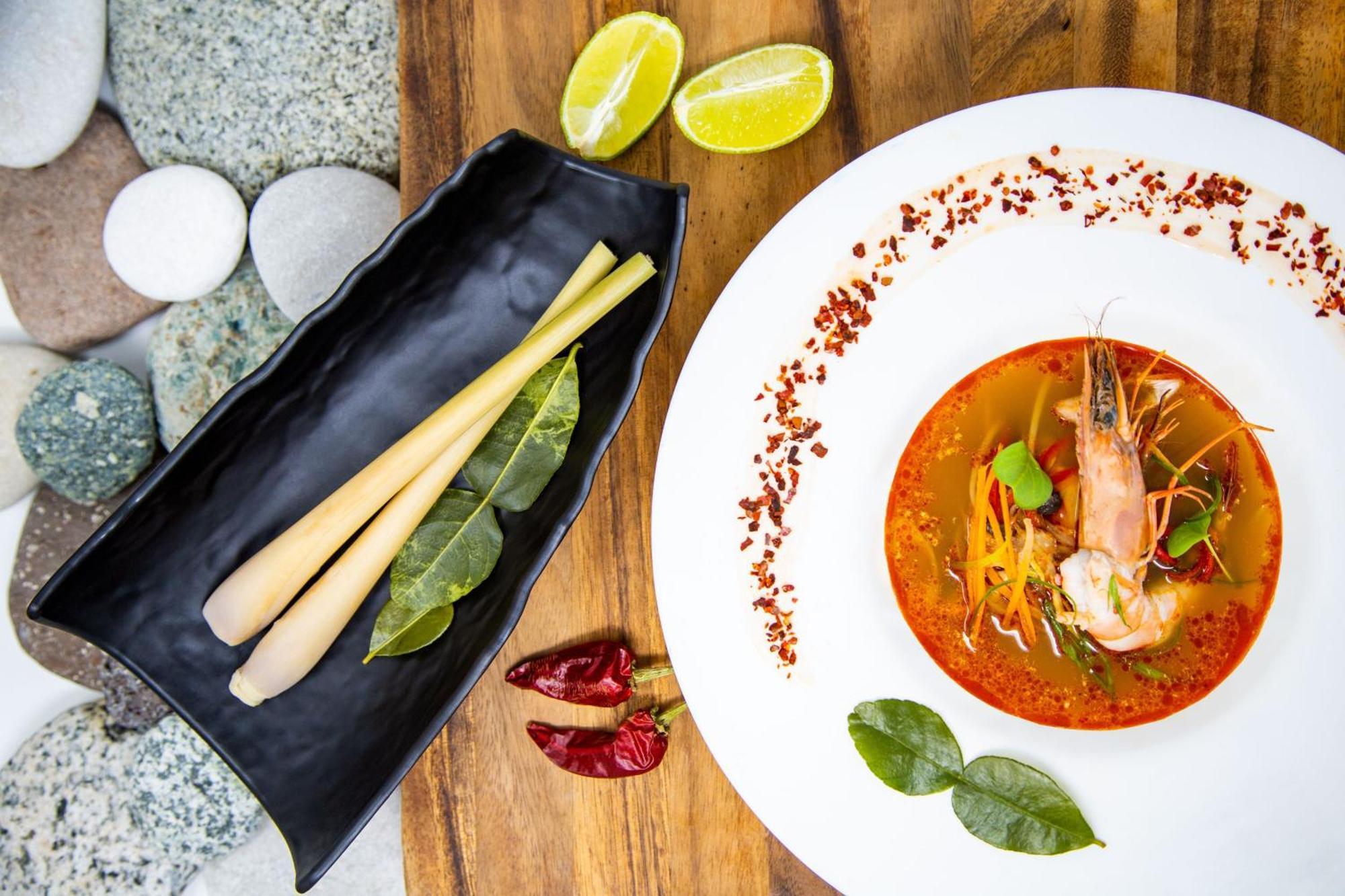 Sheraton Batumi Hotel Kültér fotó Tom yum kung