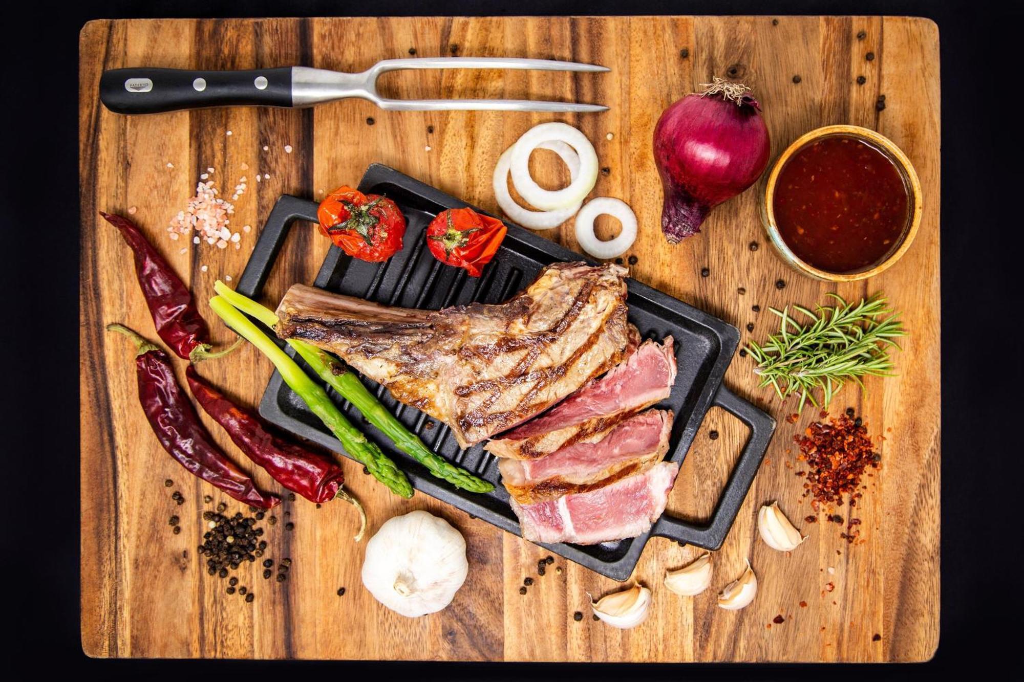 Sheraton Batumi Hotel Kültér fotó A steak on a cutting board