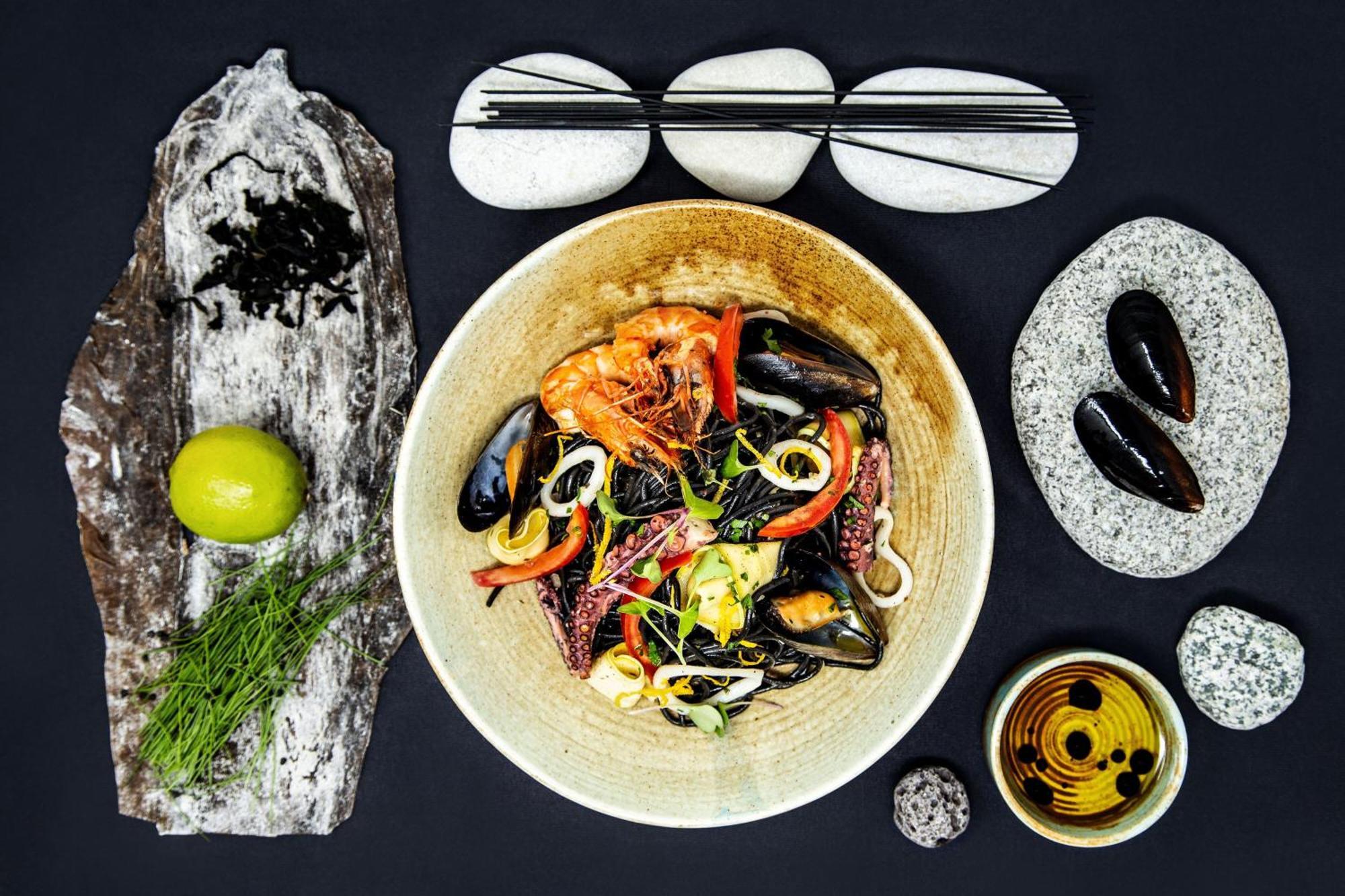 Sheraton Batumi Hotel Kültér fotó Seafood salad