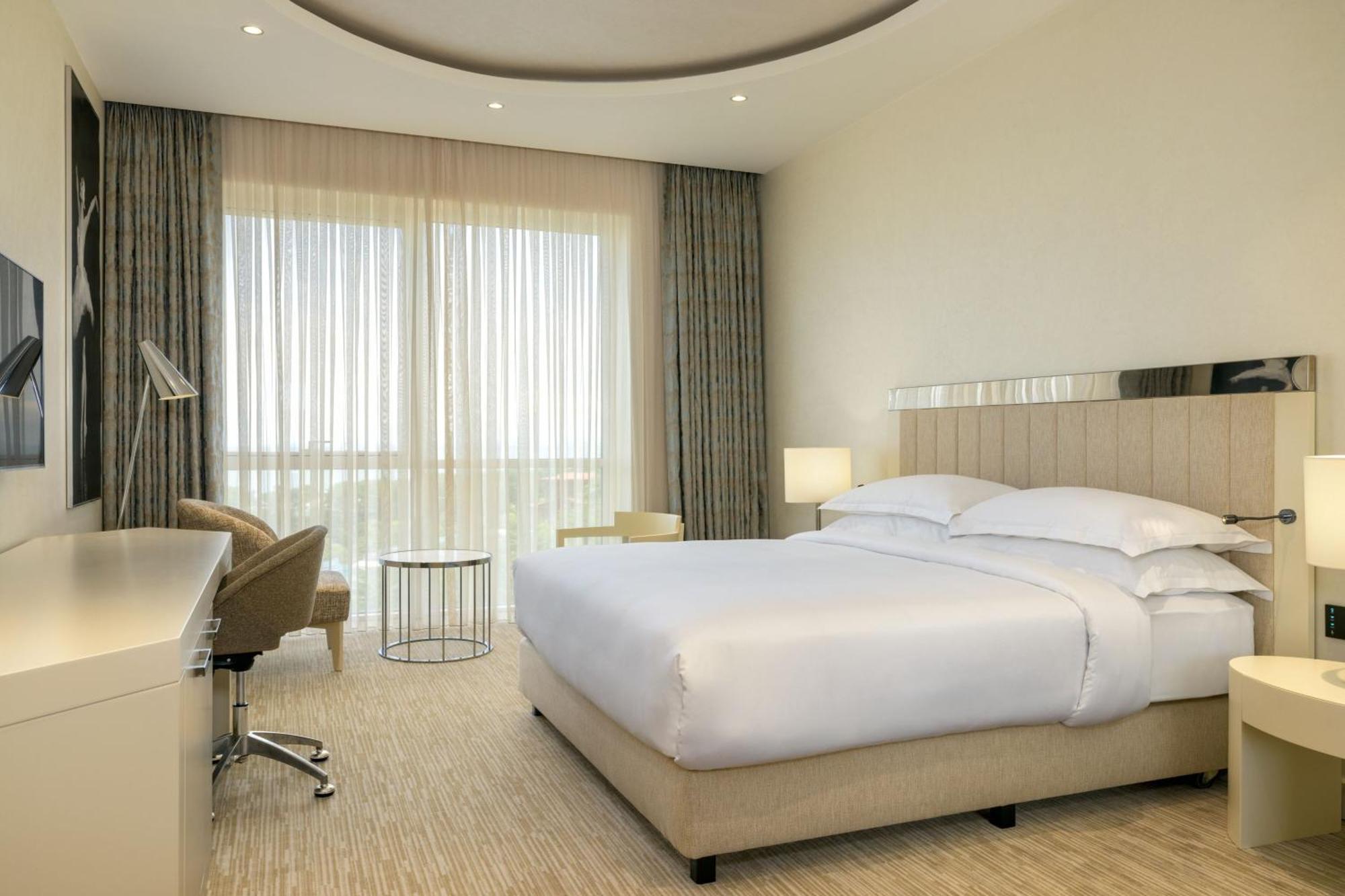 Sheraton Batumi Hotel Kültér fotó A bedroom at the hotel