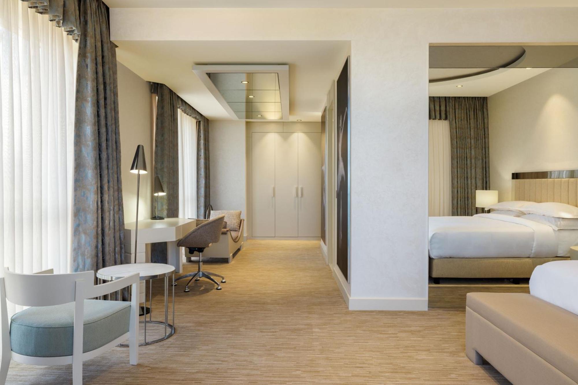 Sheraton Batumi Hotel Kültér fotó Suite