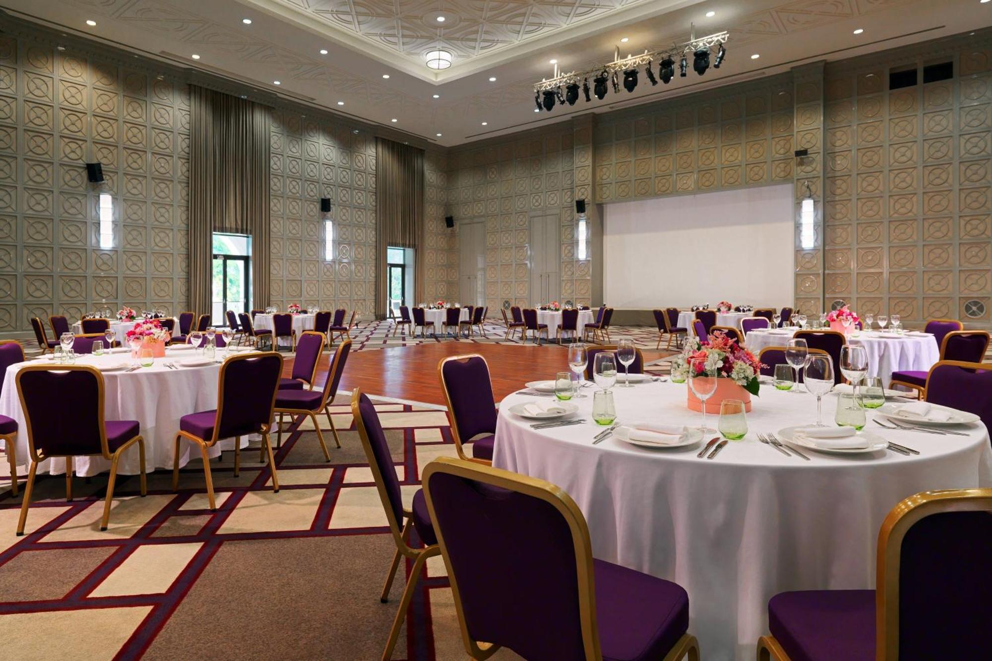 Sheraton Batumi Hotel Kültér fotó The ballroom