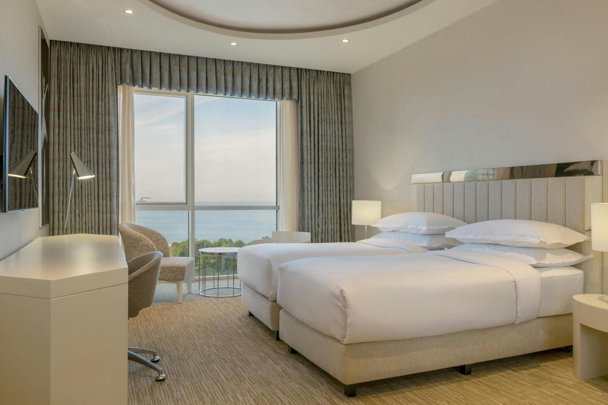Sheraton Batumi Hotel Kültér fotó Deluxe Room