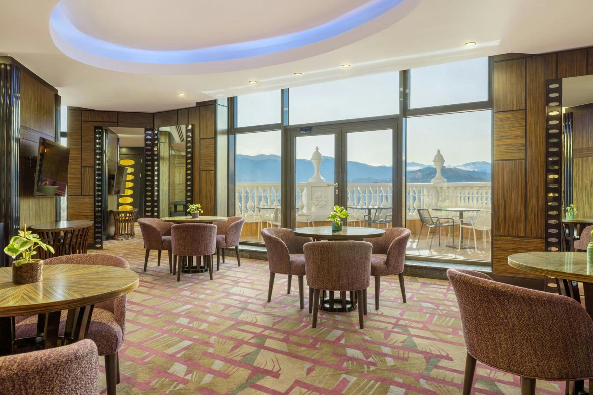 Sheraton Batumi Hotel Kültér fotó Club Lounge at the hotel