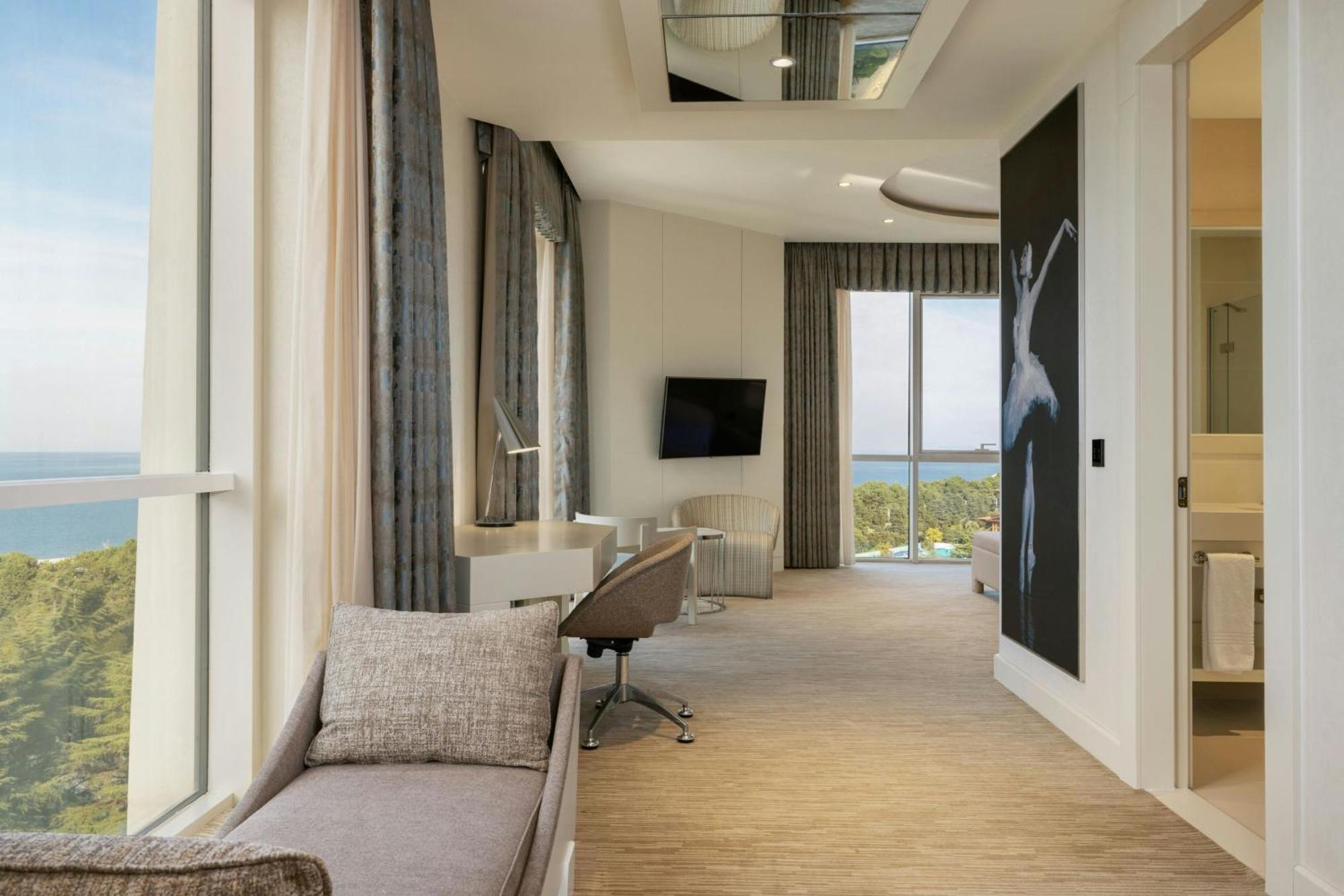 Sheraton Batumi Hotel Kültér fotó Suite