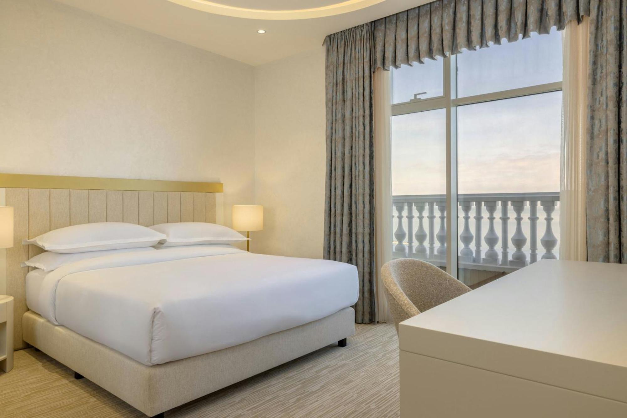 Sheraton Batumi Hotel Kültér fotó A bedroom at the hotel