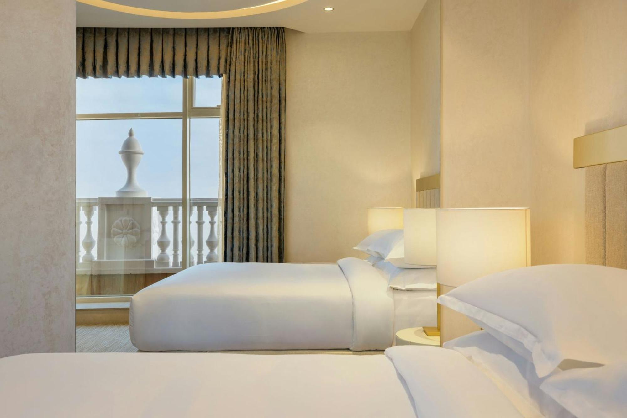 Sheraton Batumi Hotel Kültér fotó Deluxe room