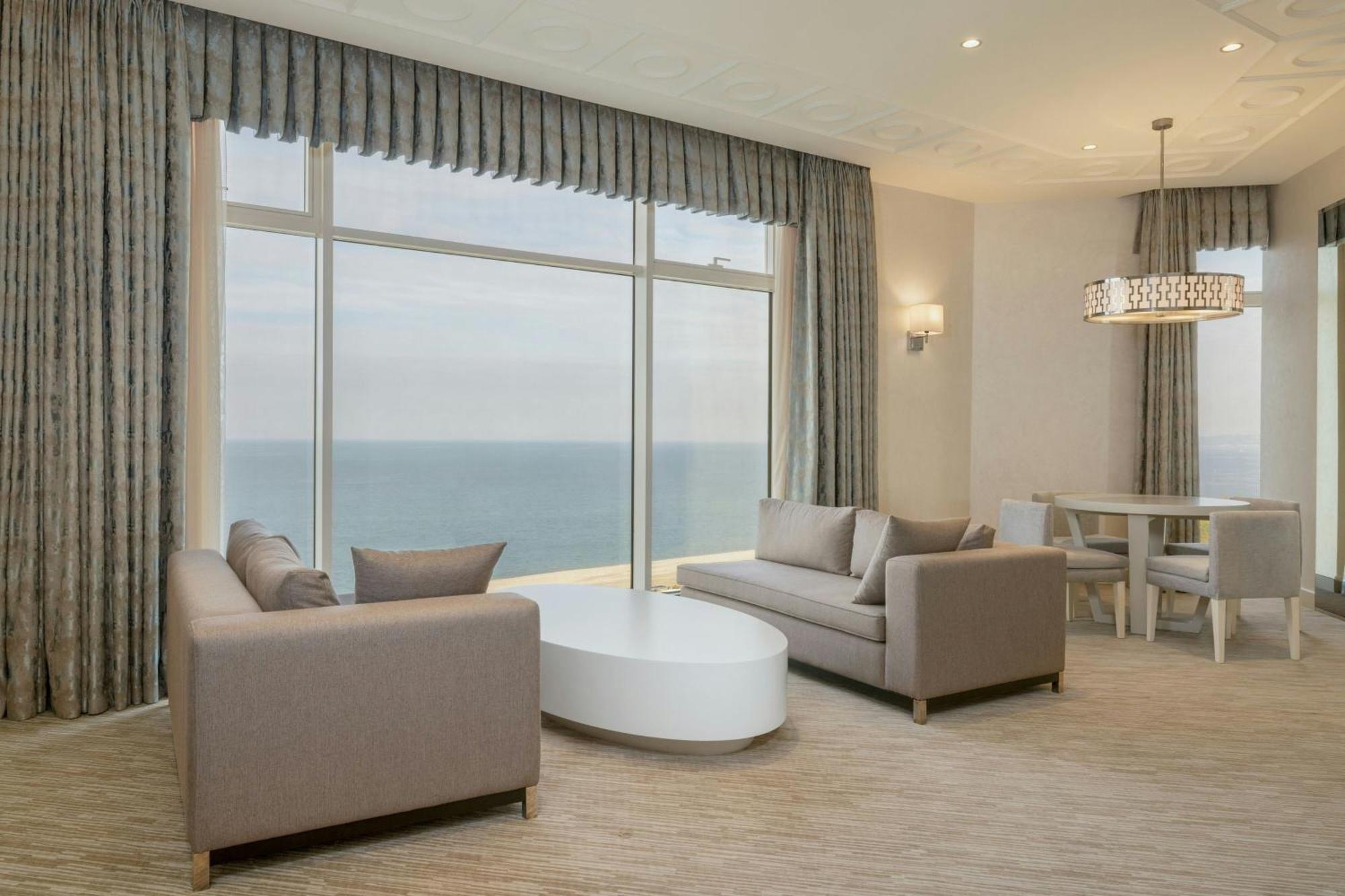Sheraton Batumi Hotel Kültér fotó A living room in a typical apartment