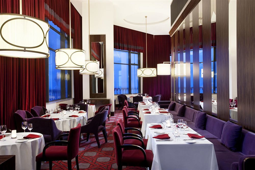 Sheraton Batumi Hotel Kültér fotó The restaurant