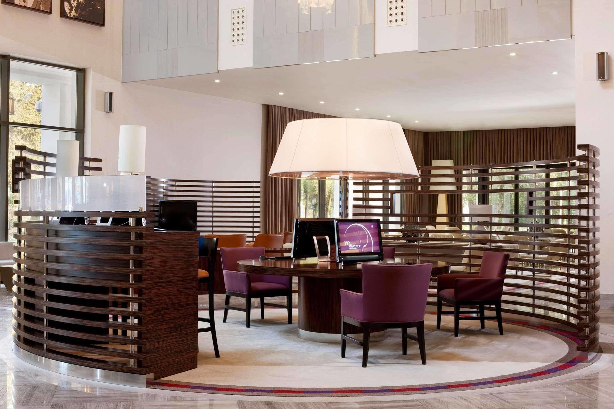 Sheraton Batumi Hotel Kültér fotó The library